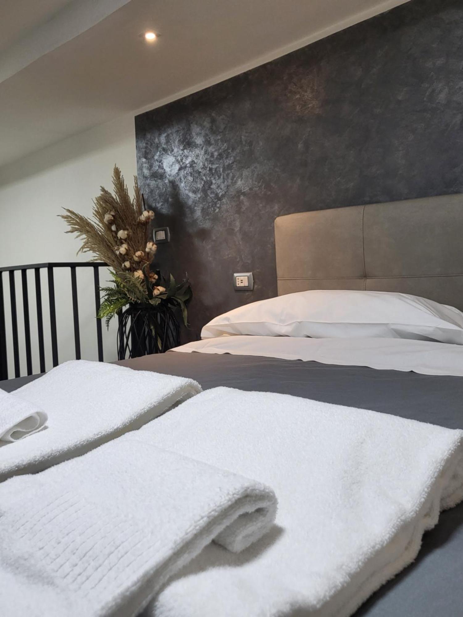 L'Approdo Di Dante Apartment เนเปิลส์ ภายนอก รูปภาพ